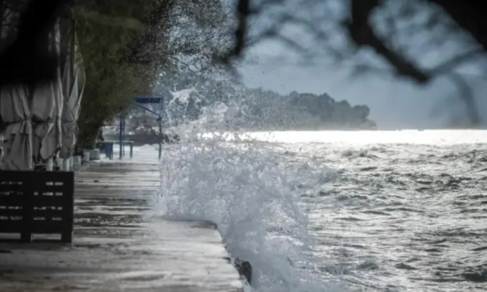 Καιρός: Ισχυρές βροχές πλήττουν την Εύβοια και τις Σποράδες - Δείτε χάρτη